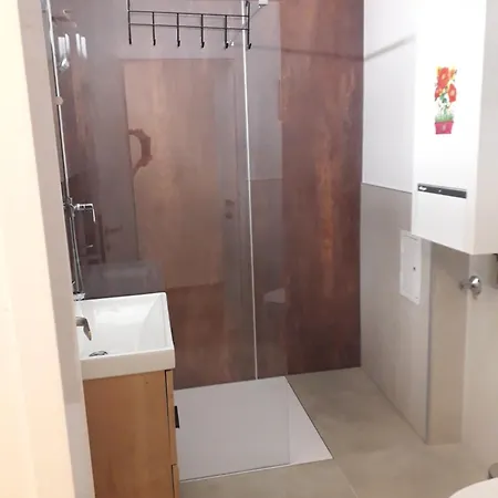 11 Zentrum Mit 2 Schlafzimmer Bestrooms Eu דירה *